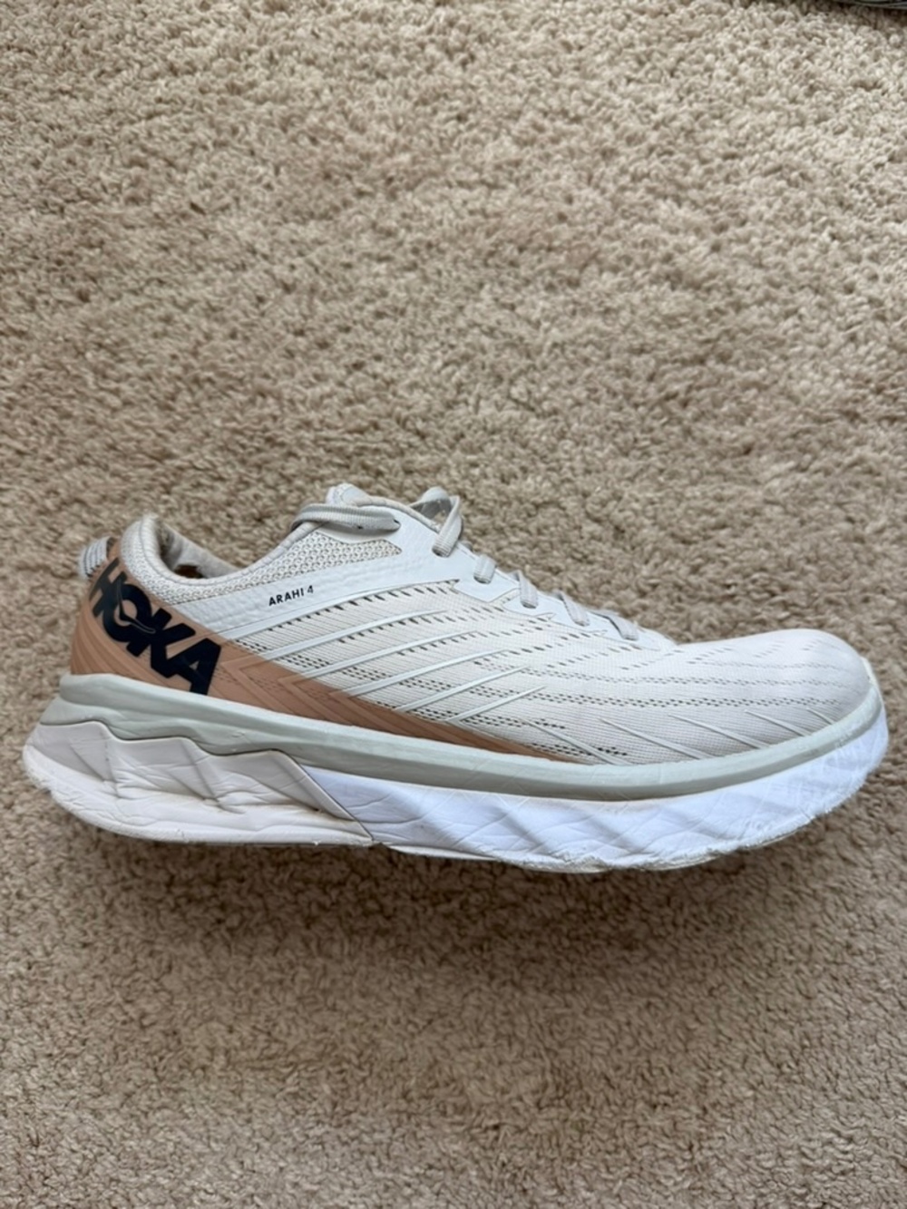 Hoka One One Arahi 4 Mens 8.5 Womens 9.5 Cushion Running Shoes Off White Tan